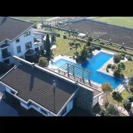Roses Ultra Lux King House Villa *
